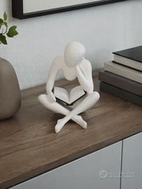 Statuetta lettore con libro – decorazione moderna