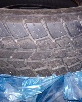 4 gomme 4 stagioni  235/85 r 16