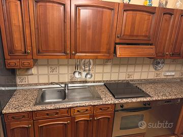 Cucina angolare, ceduta per cambio arredo
