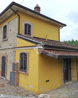 VILLA A SCHIERA A SAN POTITO ULTRA