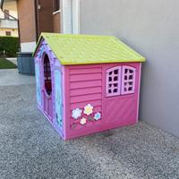 Casetta di Barbie da giardino rosa con tavolo