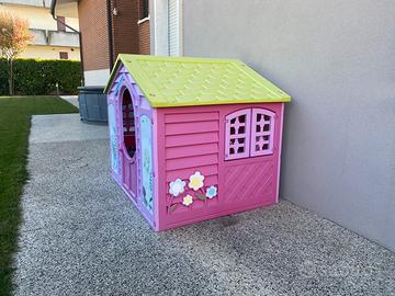 Casetta di Barbie da giardino rosa con tavolo