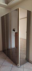 armadio con specchi e cassettiera
