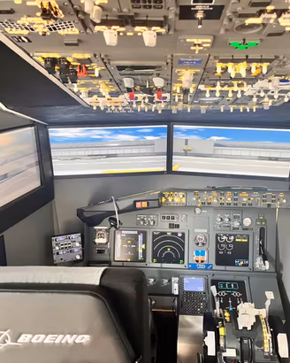 Simulatore di volo completo B737