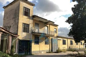 Immobile di 685 m² con 5 locali a Arzano