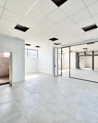 Locale uso ufficio con buona visibilità e parchegg