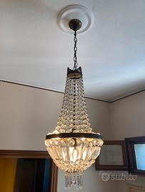 Lampadario in metallo e vetro