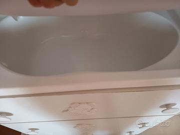 fasciatoio con vaschetta per bagnetto 