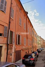 Magazzino pronto all'uso in sant'agostino