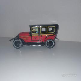 modellino taxi in latta con meccanismo 