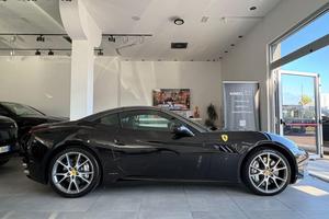 FERRARI - California -