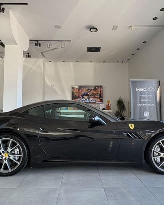 FERRARI - California -