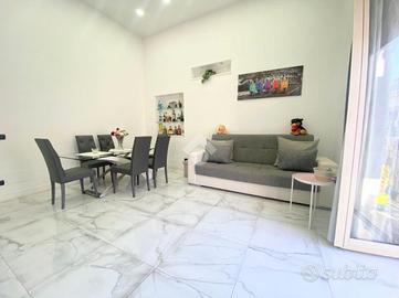 2 LOCALI A NAPOLI