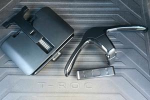 Supporto piu Tavolino Auto e Porta Abiti Auto