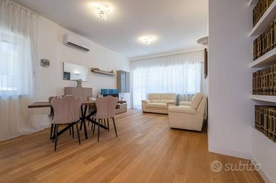 Appartamento di 120 m² con 3 locali e box auto a R