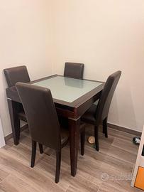 Tavolo  vetro 95x95  estensibile con 4 sedie