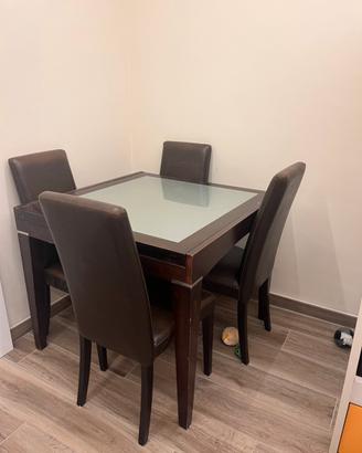 Tavolo  vetro 95x95  estensibile con 4 sedie