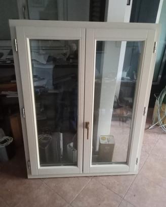finestra in legno