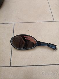 Specchietto e maniglione portapacchi