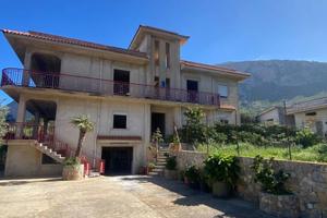 Villa di 536 m² con più di 5 locali e box auto dop