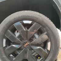 Cerchi originali con copricerchi dacia spring