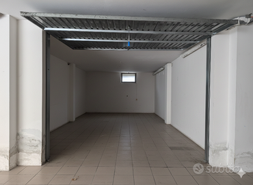 Ampio Garage Porto San Giorgio Nord