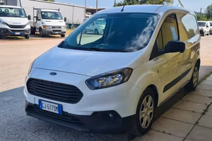Ford courier anno 12/2022 km 78965 unico proprieta