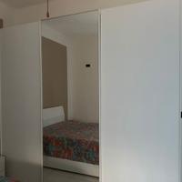 armadio laccato a tre ante con specchio 