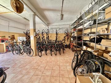 Ampio magazzino a Monfalcone