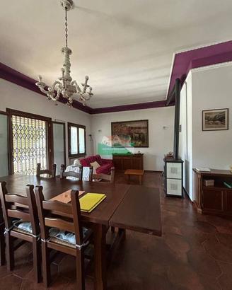 Villa di 350 m² con più di 5 locali e box auto dop