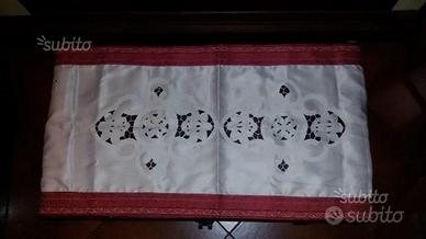 Centrotavola antico in seta