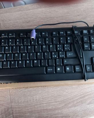 Due tastiere USB per pc