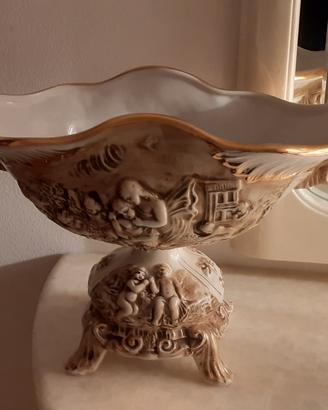 Centrotavola alzatina in ceramica di Capodimonte