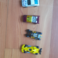 Set macchinine da corsa