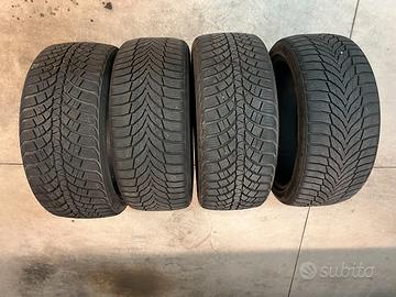 Set di pneumatici invernali (+ 1) 225/40 R18 92V