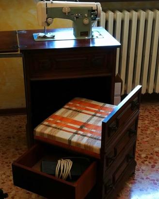 Macchina da cucire Necchi anni 80