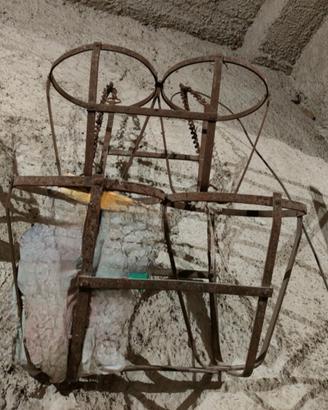 Portaquartare in Ferro con Catene - Pezzi Rari 