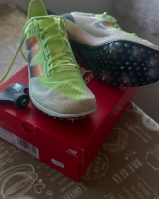 Scarpe atletica con chiodini