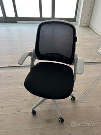 Sedia da ufficio con rotelle e braccioli