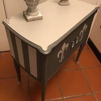 Comodino vintage in stile  shabby