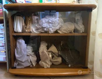 Mobile in legno porta oggetti