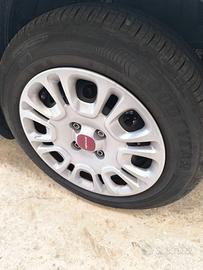 Fiat Panda cerchi più gomme + calze anti neve 
