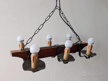 Lampadario rustico in legno/ferro stile taverna