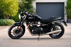 Triumph 900 street twin
