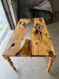 Tavolo legno di ulivo