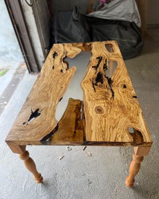Tavolo legno di ulivo