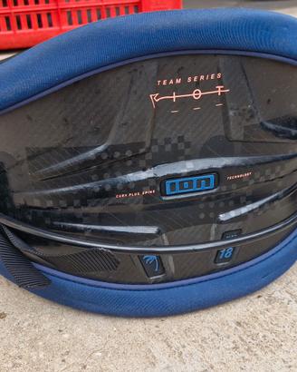 trapezio kitesurf ion riot curve 18 