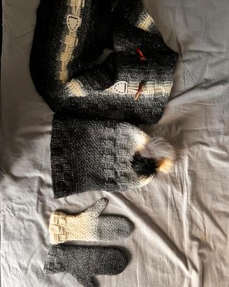 Sciarpa, cappello e guanti.