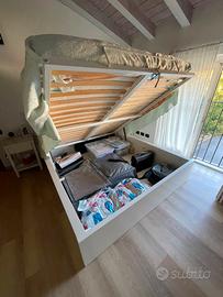 Letto contenitore con comodini