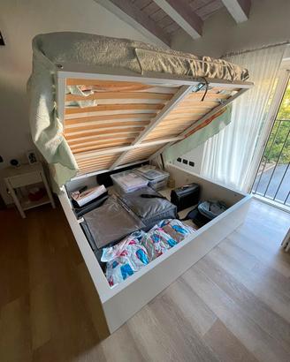 Letto contenitore con comodini